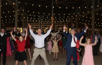 dads dancing with daughters